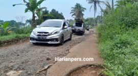 Kondisi jalan rusak Marwati / Foto Kusnandar
