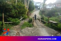 Kondisi jembatan rusak, (Foto: Kusnandar)