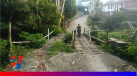 Kondisi jembatan rusak, (Foto: Kusnandar)