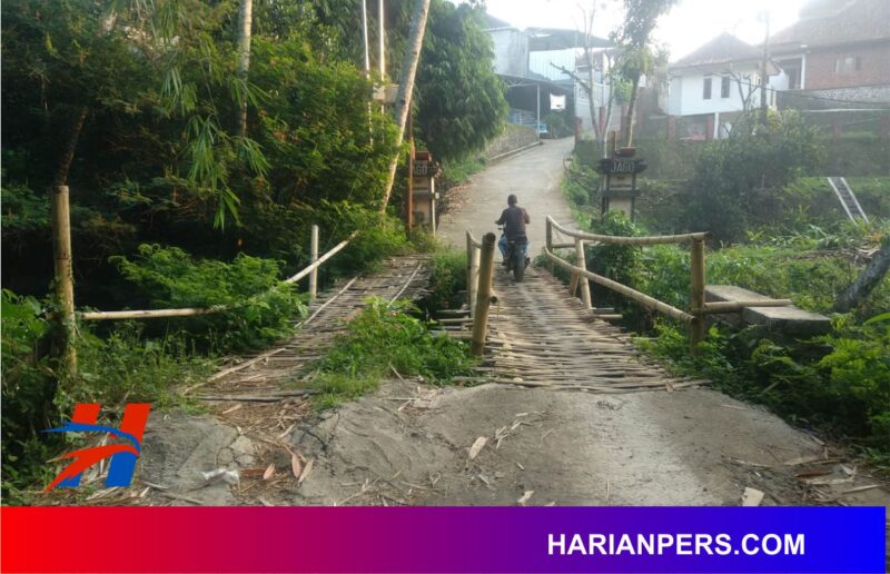Kondisi jembatan rusak, (Foto: Kusnandar)