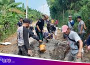 Sekdes Desa Kutawaringin Giat Bakti Bersama Masarakat