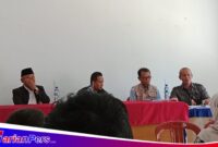 Gambar diambil warga saat pemeriksaan itda ke kantor desa Mekarjaya