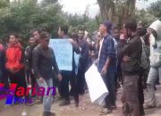 Tuntut Kades Mundur, Puluhan Warga Campakamulya Geruduk Kantor Desa