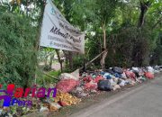 Sampah Di Kecamatan Mande Masih Berserakan, Warga Tidak Menghiraukan Spanduk.