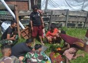 Satgas Mobile Raider 300 Siliwangi Borong Sayur Milik Warga