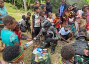 Satgas Mobile Raider 300 Siliwangi Laksanakan Patroli Pengobatan di Papua