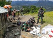 Merasa Bersaudara, Warga Pintu Jawa-Papua Mengadu ke Pos Satgas Mobile Raider 300
