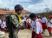 SATGAS YONIF 300 SILIWANGI BANTU ANAK-ANAK PAPUA MERAIH IMPIAN DAN CITA-CITA