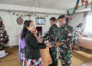 KEHARMONISAN SATGAS YONIF RAIDER 300 BJW DENGAN MASYARAKAT PAPUA MENYAMBUT NATAL BERSAMA