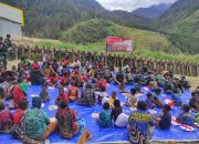PRIMA TNI : POS MAYUBERI SATGAS TNI 300 SILIWANGI MAKAN BERSAMA MASYARAKAT DI KAB. PUNCAK ILAGA, PAPUA