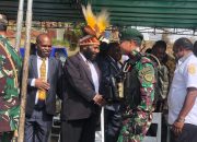 SATGAS TNI 300 SILIWANGI BERSERTA APKAM ILAGA SUKSESKAN PESTA BAKAR BATU DALAM RANGKA PERESMIAN GEREJA KINGMI ILAGA, PAPUA*