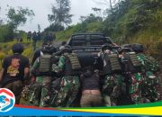 AKSI SIGAP SATGAS TNI 300 SILIWANGI BANTU MOBIL RUSAK DI JALUR RAWAN PAPUA*