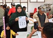 Bupati Indramayu Pantau Langsung Bantuan Pangan di Desa Terusan