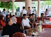 Ngopi Bersama Diakhir Pekan, Bupati Indramayu Bercengkrama Dengan Kaum Zilenial