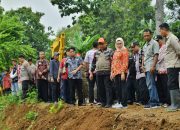 Respons Cepat Kekhawatiran Masyarakat, Bupati Nina Kunjungi Tanggul Kritis Cimanuk Yang Hampir Jebol