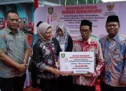 Bupati Nina Berikan Intensif Bagi Guru Madrasah se-Kabupaten Indramayu