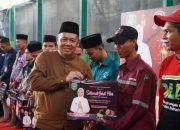 Raut Bahagia Para Petugas Kebersihan , Terima THR dari Bupati Indramayu