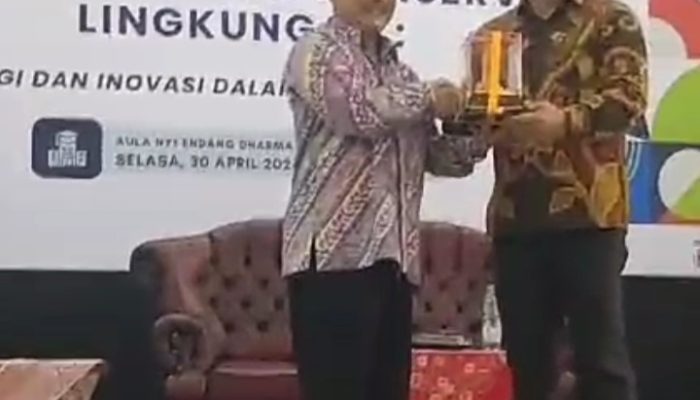 SEMINAR NASIONAL EDUKASI HULU MIGAS Tema Selaraskan Pembangunan Ekonomi Dengan Konservasi Lingkungan