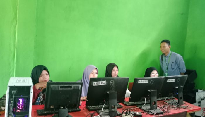 64 Peserta Ikuti Ujian Kesetaraan Paket C Di PKBM Bani Yasin