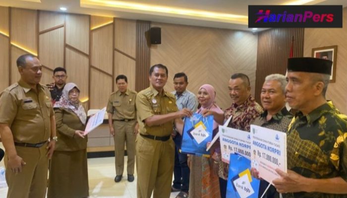 Bupati Hj Nina Agustina Beri Dana Purna Tugas Sebesar Rp 2,2 Miliar