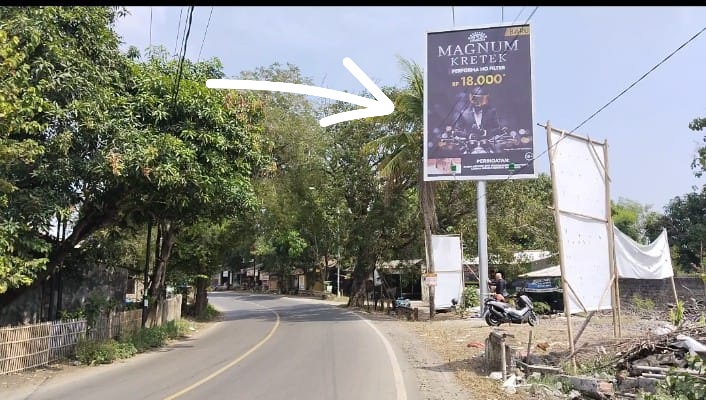 Foto : Reklame PT KARYA SATRIA tidak berijin 