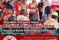 Bupati Hj Nina Agustina bersama para petani