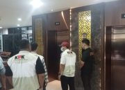 Menegangkan! Sejumlah Petugas Berompi KPK Geledah Kantor Balaikota Semarang 