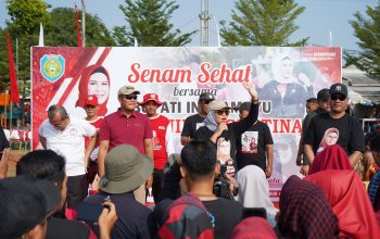 Senam Sehat Bersama Bupati Nina Agustina Ribuan Masyarakat Padati Lapangan Kujang Patrol