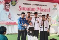 Foto : Kabag Kesra & Ketua Baznaz kegiatan sunatan Massal