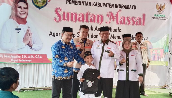Bupati Nina Aguatina Gelar Khitanan Massal 100 Anak Dhuafa