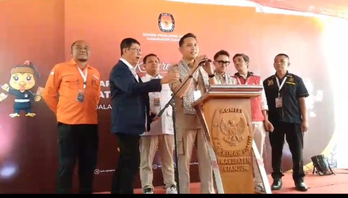 Bacalon Bupati dan Wakil Bupati Cianjur Dokter Wahyu Dan Ramzi Mendaftar Ke KPU