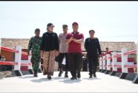 Foto : Pembangunan jembatan 