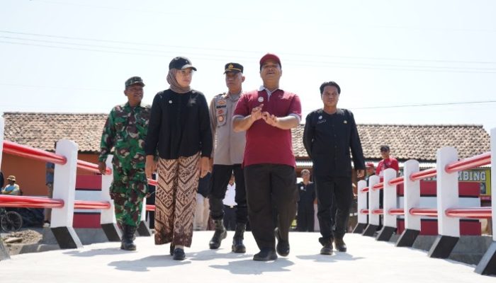 Hj Nina Agustina : Jembatan Desa Sumbermulya Di Bangun, Akses Pertanian Makin Lancar