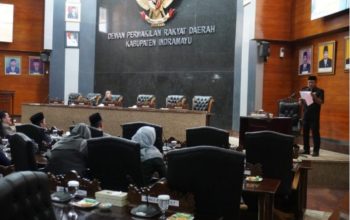 Rapat Paripurna DPRD Kabupaten Indramayu Penyampaian/Pengumuman Hasil Pembentukan Fraksi – Fraksi