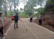 Penyidik Satreskrim Polres Cianjur mengecek lokasi dugaan pencurian dengan kekerasan