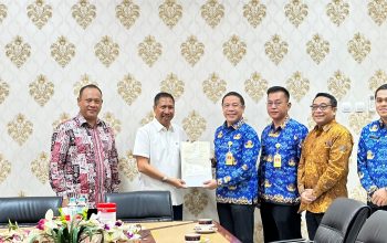 Kantor Pertanahan Kembali Serahkan 15 Sertipikat Tanah Aset Pemkab Indramayu