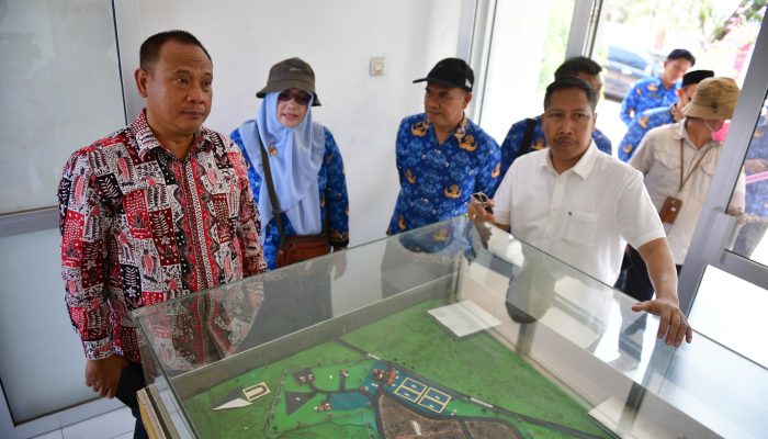 Kunjungi TPA Pecuk, Pjs. Bupati Indramayu Pastikan Pengelolaan Sampah Berbasis Ekosistem Tingkatan Kualitas Lingkungan