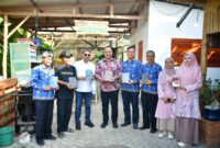 Pjs. Bupati Indramayu Apresiasi Warga Balongan Ubah Sampah Menjadi Aneka Kerajinan Bernilai Ekonomis