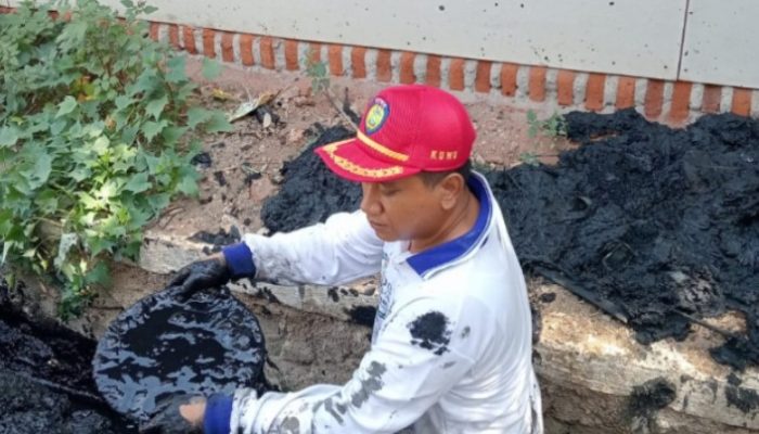 Tomo Ajak Masyarakat Bergotong-Royong Bersihkan Saluran Air