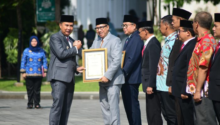 Cakupan UHC 99,9 Persen, Kabupaten Indramayu Terima Penghargaan Gubernur Jawa Barat
