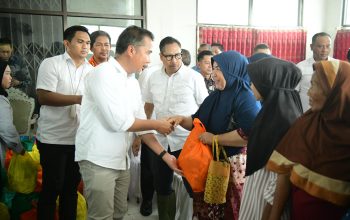 Pj. Gubernur Jawa Barat Tinjau Langsung Dampak Rob di Eretan Wetan, Masyarakat Desak Percepatan Penanggulangan