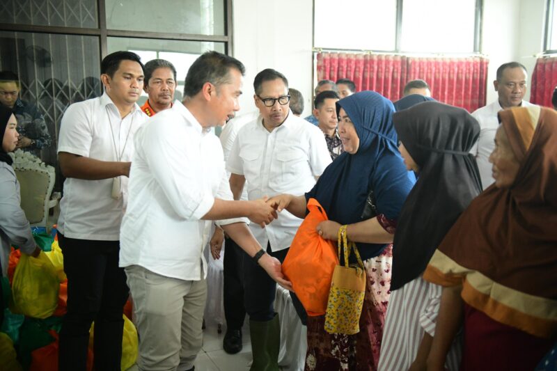 Pj. Gubernur Jawa Barat Tinjau Langsung Dampak Rob di Eretan Wetan, Masyarakat Desak Percepatan Penanggulangan