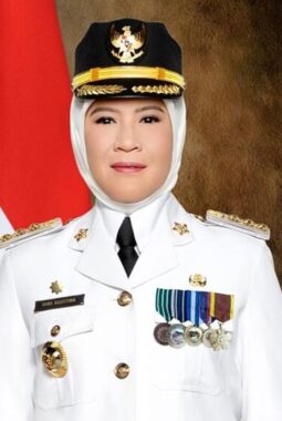 NINA AGUSTINA BERUPAYA PULANGKAN TKI ASAL INDRAMAYU YANG BEKERJA DI DAERAH KONFLIK ETNIS MYANMAR