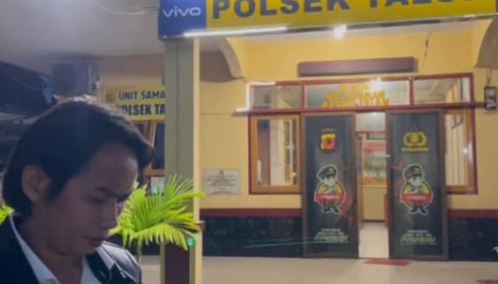 2 HP Milik Eky, Toni RM Telusuri Barang Bukti Yang Di Temukan Anggota Polsek Talun Cirebon