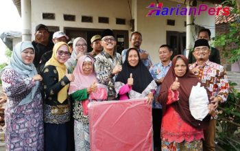 Wabup Indramayu Serahkan Sembako dan Rehab Rumah Korban Puting Beliung