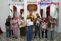 Lahirkan Bayi Kembar Lima, Bupati Lucky Hakim Berikan Apresiasi 