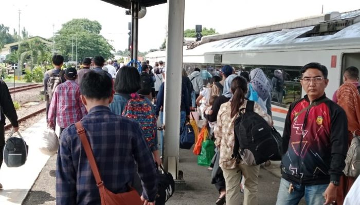 Puncak Kedatangan Pemudik Terjadi Hari Ini, 10.798 Penumpang Tiba Di Cirebon
