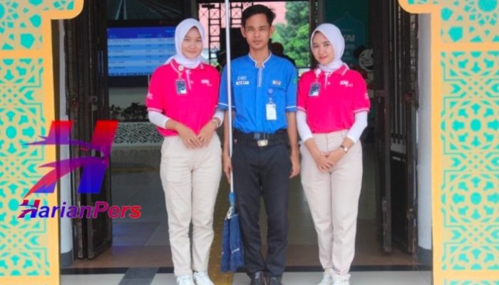 Mereka Yang Tidak Libur Demi Pelayanan Terbaik Kepada Pelanggan KAI