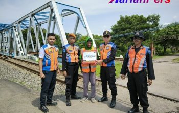 Apresiasi KAI Untuk Pahlawan Keselamatan, Petugas Penjaga Perlintasan Swadaya