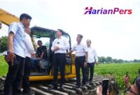 Bupati Lucky Hakim Lakukan Pengangkatan Eceng Gondok di Sungai Tjimanoek